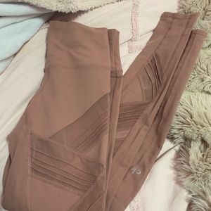 Alo mauve mesh leggings